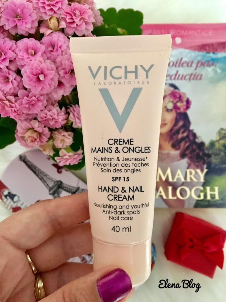 cremă de mâini hidratantă și regeneratoare