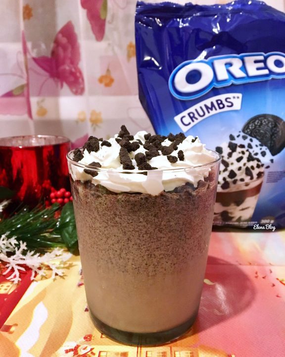 bucățeșe de biscuiți Oreo.