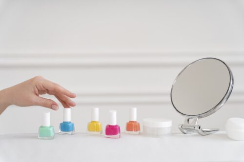 Aplicare oja semipermanentă acasă – Pașii esențiali pentru unghii ca la salon