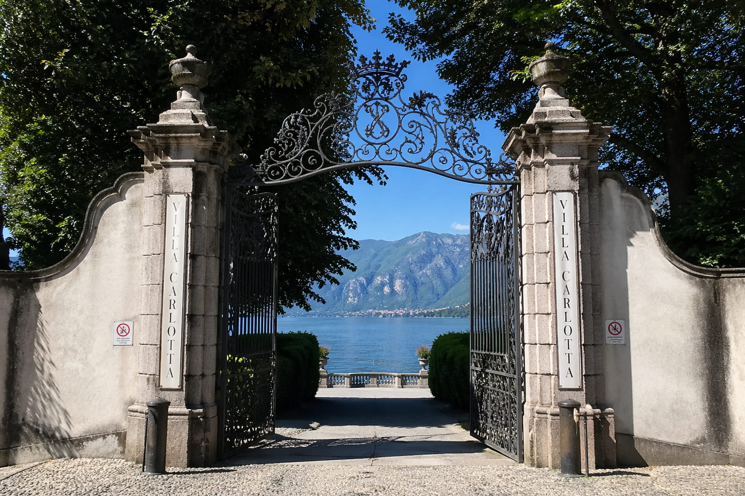 lacul como poarta villa carlotta intrare elegantă